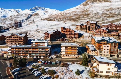 Les Almes Apartment | Renovated Apartment Near Slopes with WIFI and Terrace
