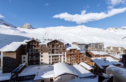 Val Claret Apartment | Renovated Apartment – Near Slopes & Shops – Balcony