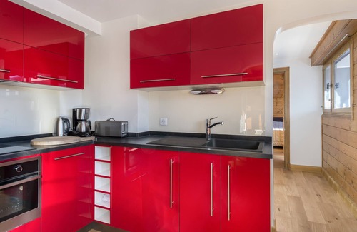 Le Planellet Apartment | Renovated apartment with balcony and parking near the slopes in Megève