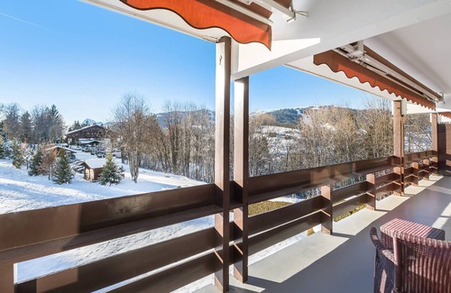Le Planellet Apartment | Renovated apartment with balcony and parking near the slopes in Megève