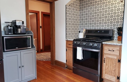 Bay View Apartment | Renovated apt. in trendy Bayview