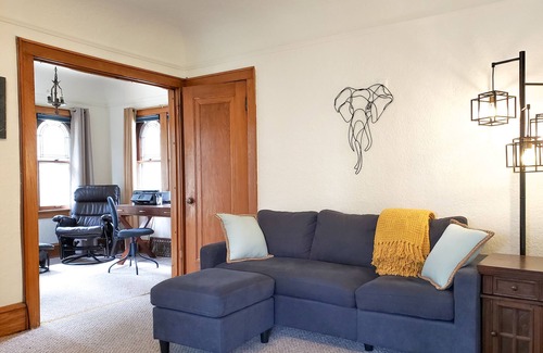 Bay View Apartment | Renovated apt. in trendy Bayview