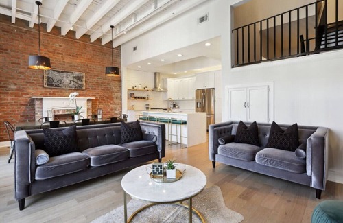 Arts/Warehouse District Condo | Renovated Arts District Townhouse Steps to FQ