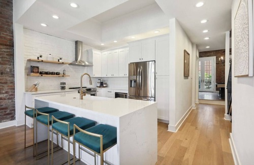 Arts/Warehouse District Condo | Renovated Arts District Townhouse Steps to FQ