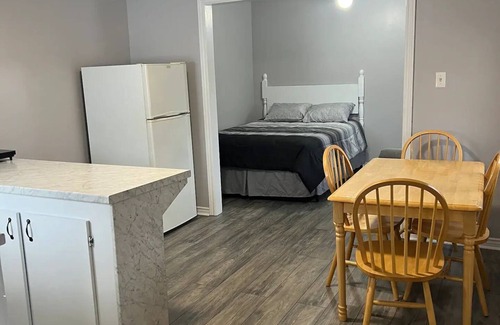 Downtown Apartment | Renovated Bachelor, Stephenvillenn