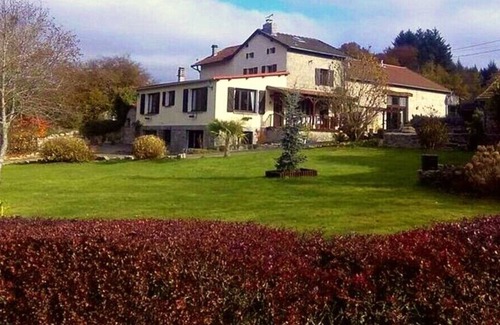 Auriat House | Renovated barn, Master bedroom, bedroom with 2 singles and mezzanine double bed