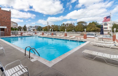 Admiral Estates Condo | Renovated Beach Block Condo now booking 2025!
