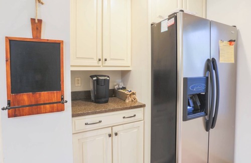Isle of Palms House | Renovated Beach Home w/Two Master Suites and Backyard Oasis