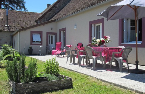Monetay-sur-Loire Cottage | Renovated Bourbonnaise House with Private Courtyard and Peaceful Terrace
