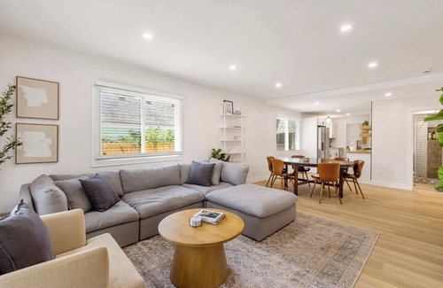 Farmington Hills House | Renovated, Bright & Spacious Farmington Retreat!