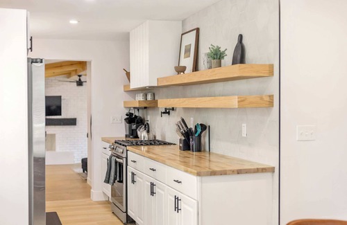 Farmington Hills House | Renovated, Bright & Spacious Farmington Retreat!