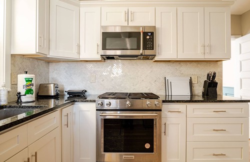 Brighton Condo | Renovated Brighton Boston Condo w/Parking close to BU/BC/Harvard