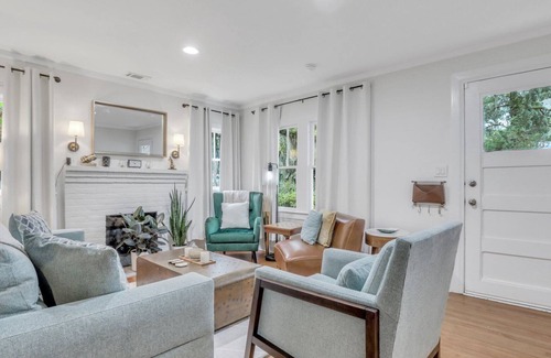 Live Oak House | Renovated Bungalow Steps to Daffin Park W/ Parking + Yard By Lucky Savannah