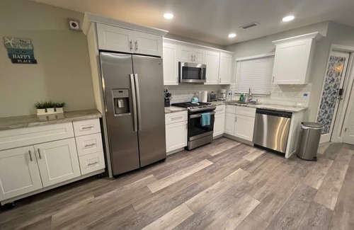 Flor-a-mar House | Renovated Canal home