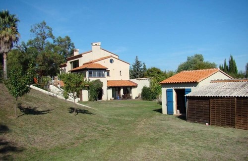 Ceret House | Renovated Catalan farmhouse, 2 minutes from the centre of Céret, not overlooked.