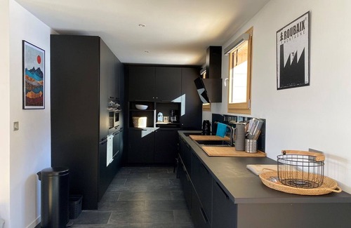 Crest-Voland Ski Chalet | Renovated Chalet for 12, 100m from Ski Slopes, 300m from Shops, Terrace, Parking, and WiFi Included