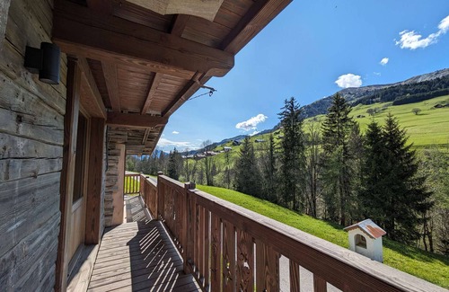 Hauteluce Ski Chalet | Renovated Chalet near Hauteluce - 7 ppl, 3 BR, Parking, Fireplace, Modern Amenities