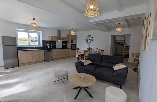 Challignac Cottage | Renovated Charentaise house with garden and terrace