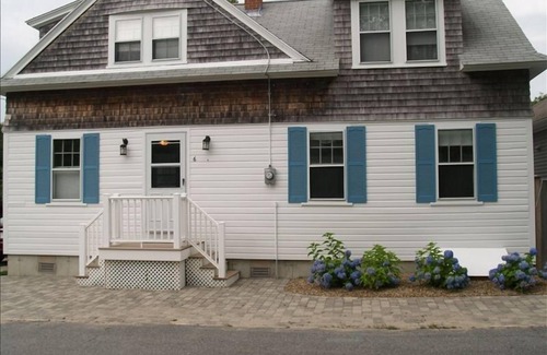 Buzzards Bay Cottage | Renovated Charming Onset Summer Cottage.