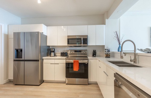 Sunny Isles Beach Condo | Renovated condo w/amazing bay views | walk to the beach
