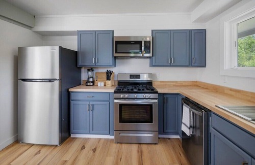 Stowe Condo | Renovated Condo in Luxury Neighborhood