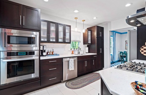Moreland Hills House | Renovated Cottage|Game Room|Fire Pit|Sleeps 8