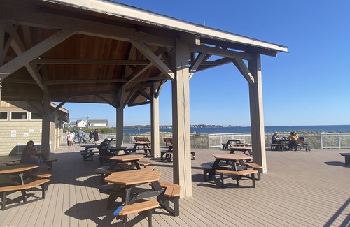 Milford House | Renovated cozy 4b/2b house with 2 king size beds-steps away from beach.