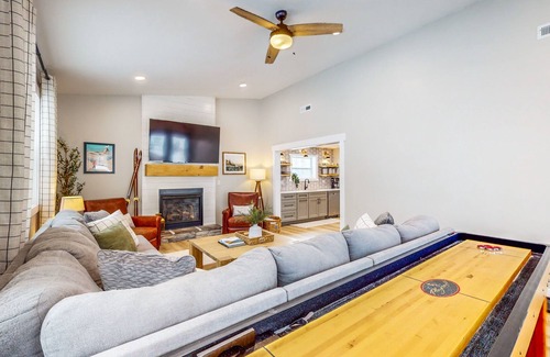 Friendsville House | Renovated cozy mountain hideaway minutes from Wisp and Deep Creek Lake.