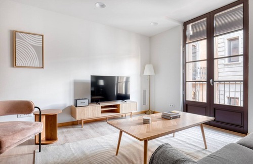 El Born Apartment | Renovated El Born 2BR nr Port Vell, by Blueground