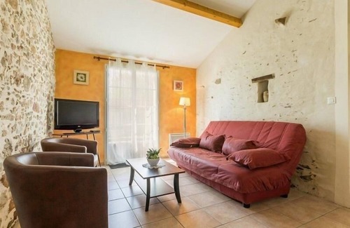 Saint-Pere-en-Retz Cottage | Renovated Farmhouse: 4BR, SPA, WiFi, Baby Gear, Near Pornic