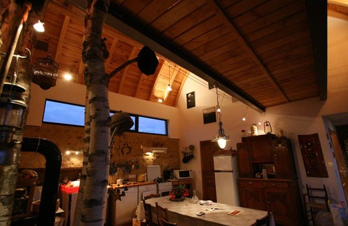 Beaune-d'Allier Cottage | Renovated farmhouse in Beaune-d'Allier with garden and pets allowed