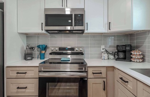 Overland Park House | Renovated Farmhouse New Listing