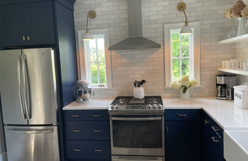 Saugerties House | Renovated Farmhouse With Catskill Mountain Views