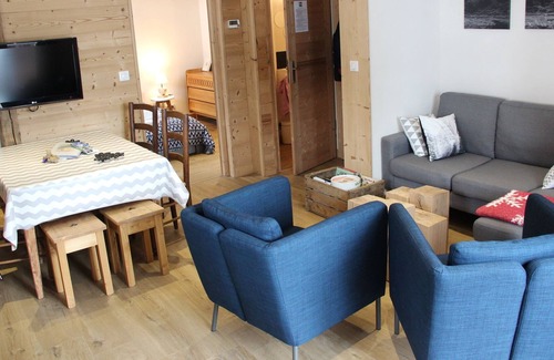 Samoens Apartment | Renovated farmhouse with large garden "Lou Paquis Le Petit" 4 *
