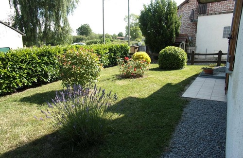 Verneix Cottage | Renovated farmhouse with enclosed garden, internet, pets allowed
