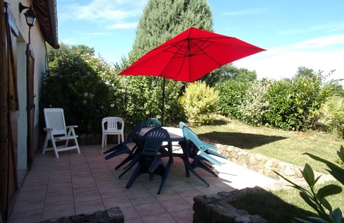 Verneix Cottage | Renovated farmhouse with enclosed garden, internet, pets allowed