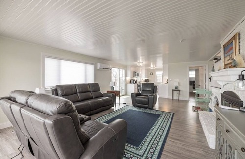 Fortunes Rocks House | Renovated Fortunes Rocks Beach Oasis!