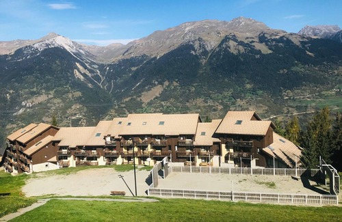 Montalbert Apartment | Renovated ski-in/ski-out apartment