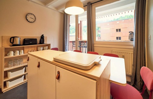 Plagne Centre Apartment | Renovated Ski-In/Ski-Out Apartment - Immeuble Everest, Plagne-centre