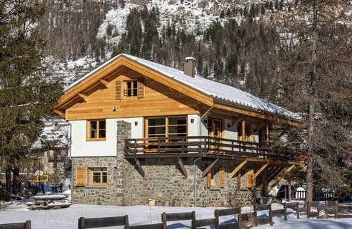 Monetier-les-Bains Ski Chalet | Renovated family chalet at the slopes