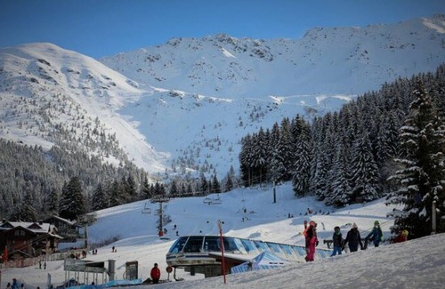 Prapoutel Apartment | Renovated 2BR Cabin Apartment Near Ski Lifts and Shops, Sleeps 6