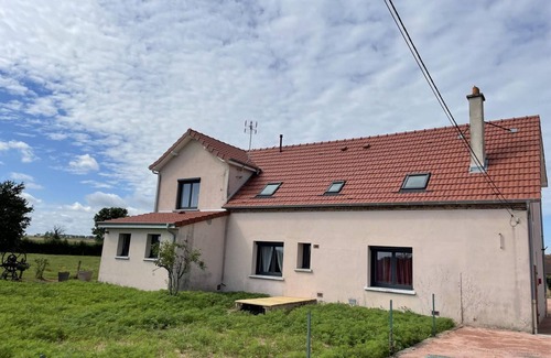 Pierrefitte-sur-Loire Cottage | Renovated cottage with garden and modern amenities in Pierrefitte-sur-Loire
