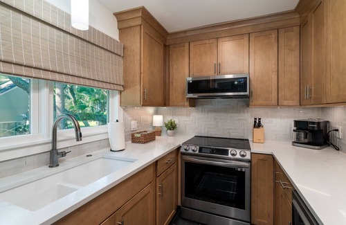 Tarpon Pond Cottage | Renovated from the Studs up! 3 Bedroom, 2 Bath! Amenity Cards!