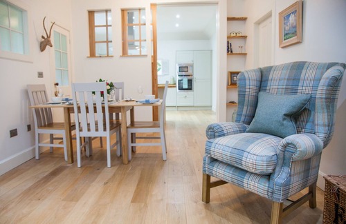 Dunblane Cottage | Renovated gatekeepers cottage situated in peaceful, private gardens