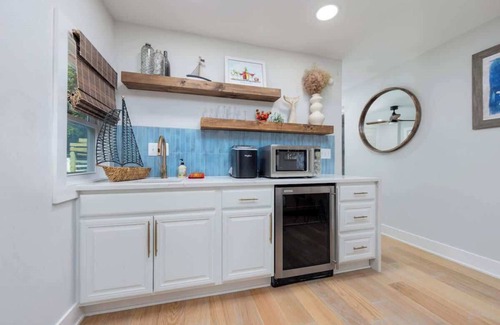 Colington House | Renovated Getaway for 2 ~ Hot Tub and Fire Pit!