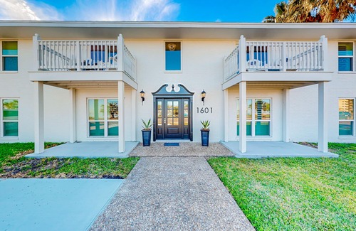 Del Mar Condo | Renovated Gulf-front apartment with amazing view & washer/dryer