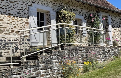 Saint-Martin-Sepert Cottage | Renovated house in the countryside