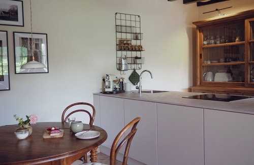 Cuncy-les-Varzy Cottage | Renovated historic farmhouse - cozy terrace, many excursion destinations