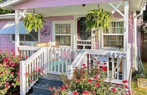 St. James Cottage | Renovated historic charmer close to the water with W/D & central AC