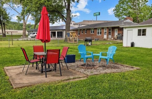 Pacific House | Renovated home near Six Flags on quiet street - Kid Friendly